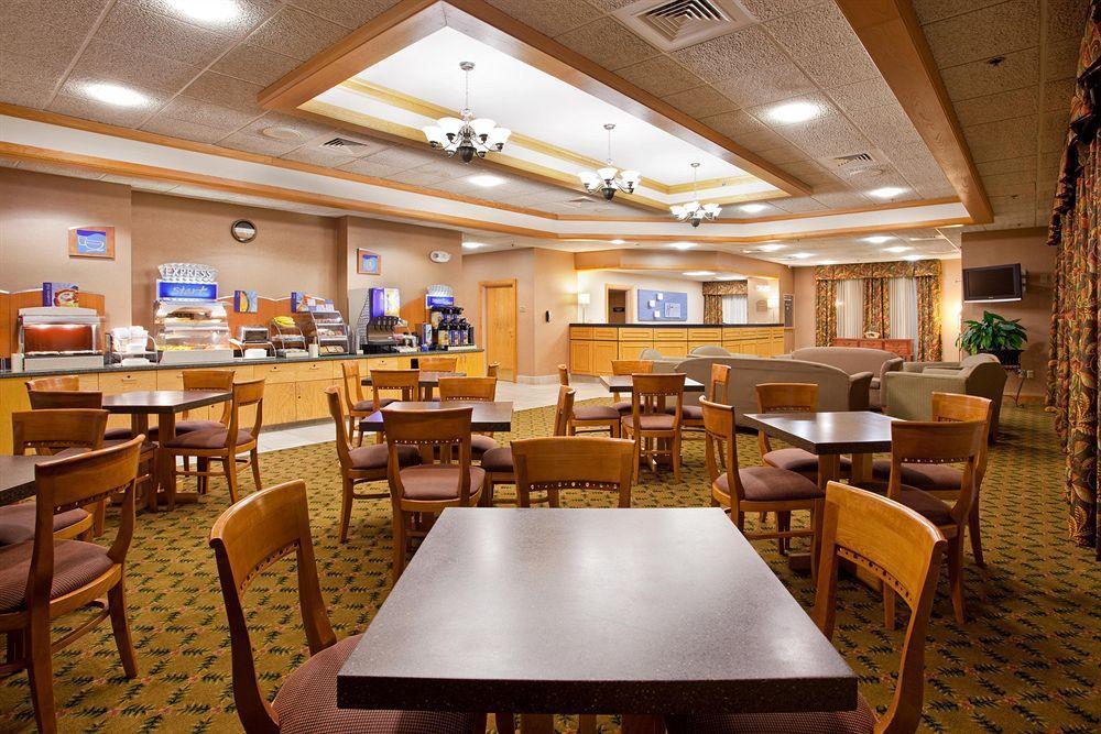 Holiday Inn Express & Suites Johnstown By Ihg Zewnętrze zdjęcie