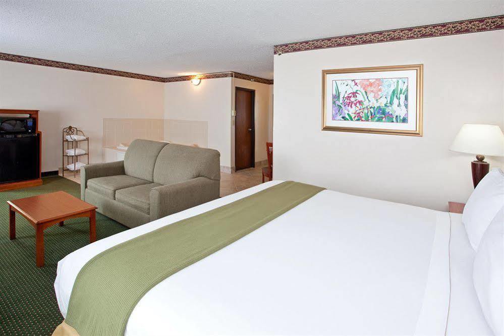 Holiday Inn Express & Suites Johnstown By Ihg Zewnętrze zdjęcie