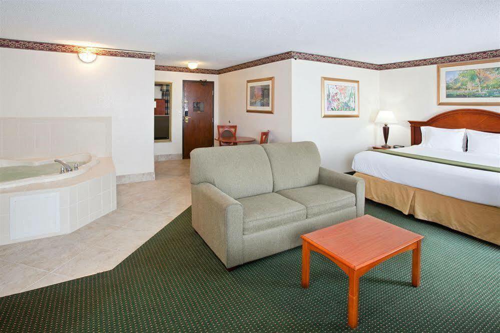 Holiday Inn Express & Suites Johnstown By Ihg Zewnętrze zdjęcie