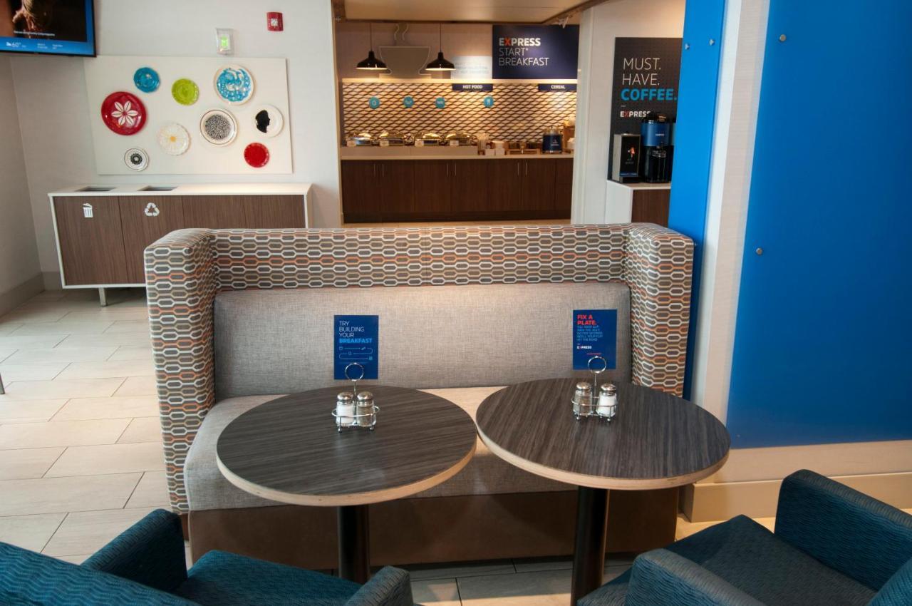Holiday Inn Express & Suites Johnstown By Ihg Zewnętrze zdjęcie